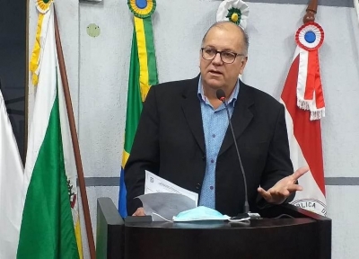 Vereador Carlão solicita a construção de um quebra-molas na Rua Genival Nogueira da Silva no bairro Vila industrial.
